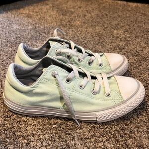 Converse Kids Sz 2Y Sneakers